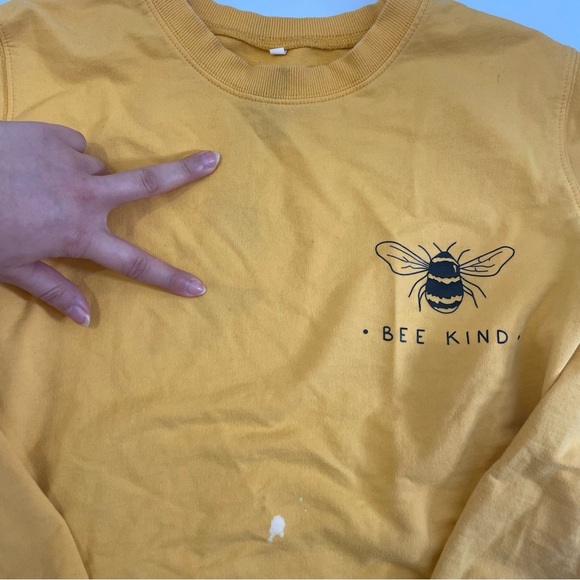 🌼🐝 Women’s Yellow “Bee Kind” Sweater – Size Medium 🐝🌼 - Picture 12 of 13